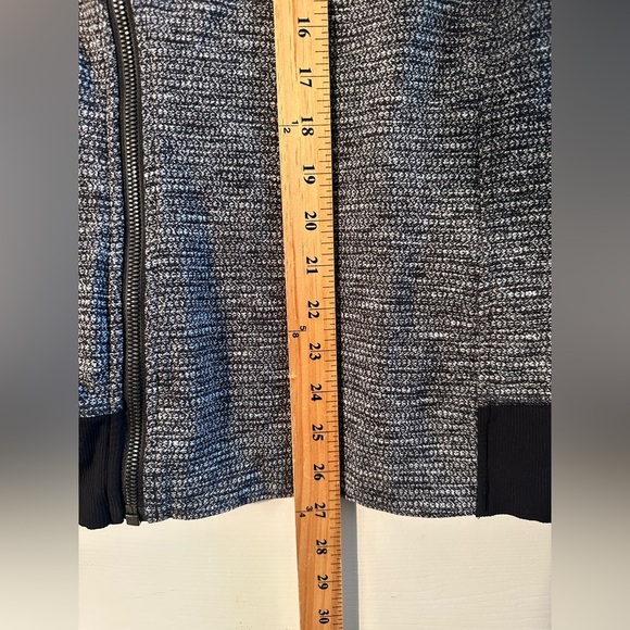 LULULEMON Bhakti Coco Pique Black Size 6 Double Zip Wrap Yoga Fitted Thumbholes - Picture 12 of 16